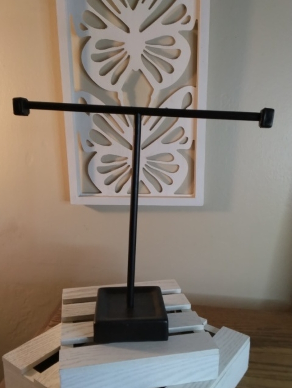 Black Metal T-Bar Jewelry Display Stand